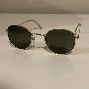Gold round sunglasses